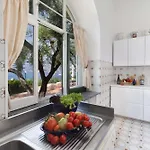 - Lo Scoglio Villa
