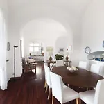 - Lo Scoglio Villa