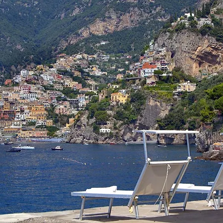 - Lo Scoglio Villa *