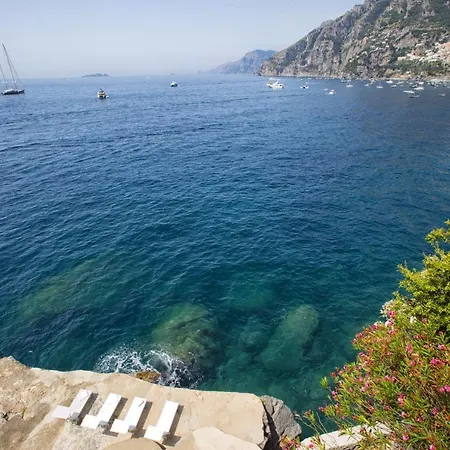 - Lo Scoglio Villa *