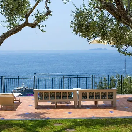 - Lo Scoglio Villa *