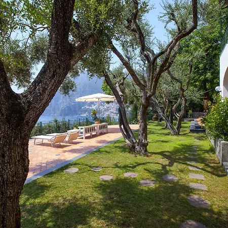 - Lo Scoglio Villa