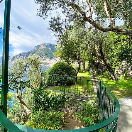 - Lo Scoglio Villa